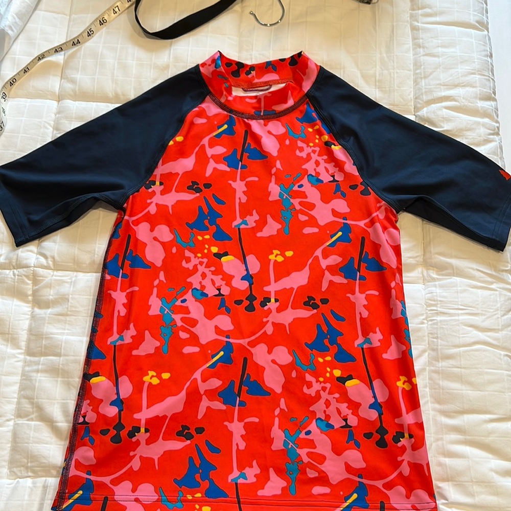 Rei rash guard girls 14-16 never worn